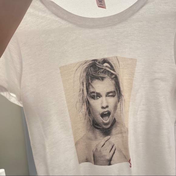 Victoria’s Secret white short sleeve tee - Picture 9 of 10